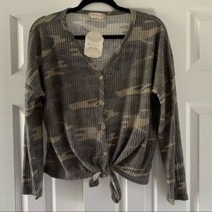 ⭐️Host Pick⭐️ NWT Altar’d State thermal top